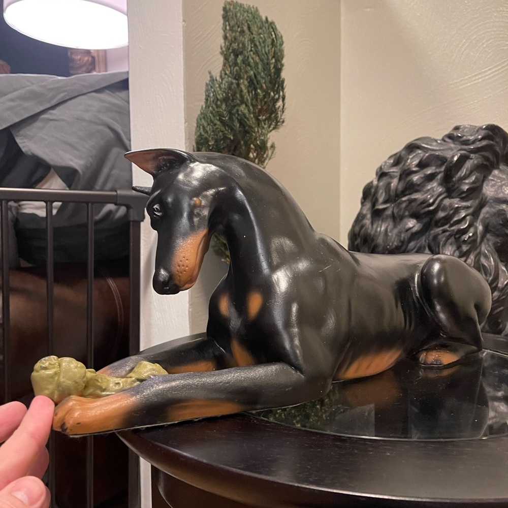 Doberman statue Approx 17”Lx5.5”Wx7.5”H resin plastic-like.